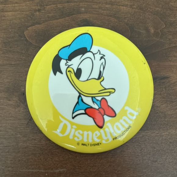 4 Vintage 1970’s Disneyland Pins - Picture 2 of 6